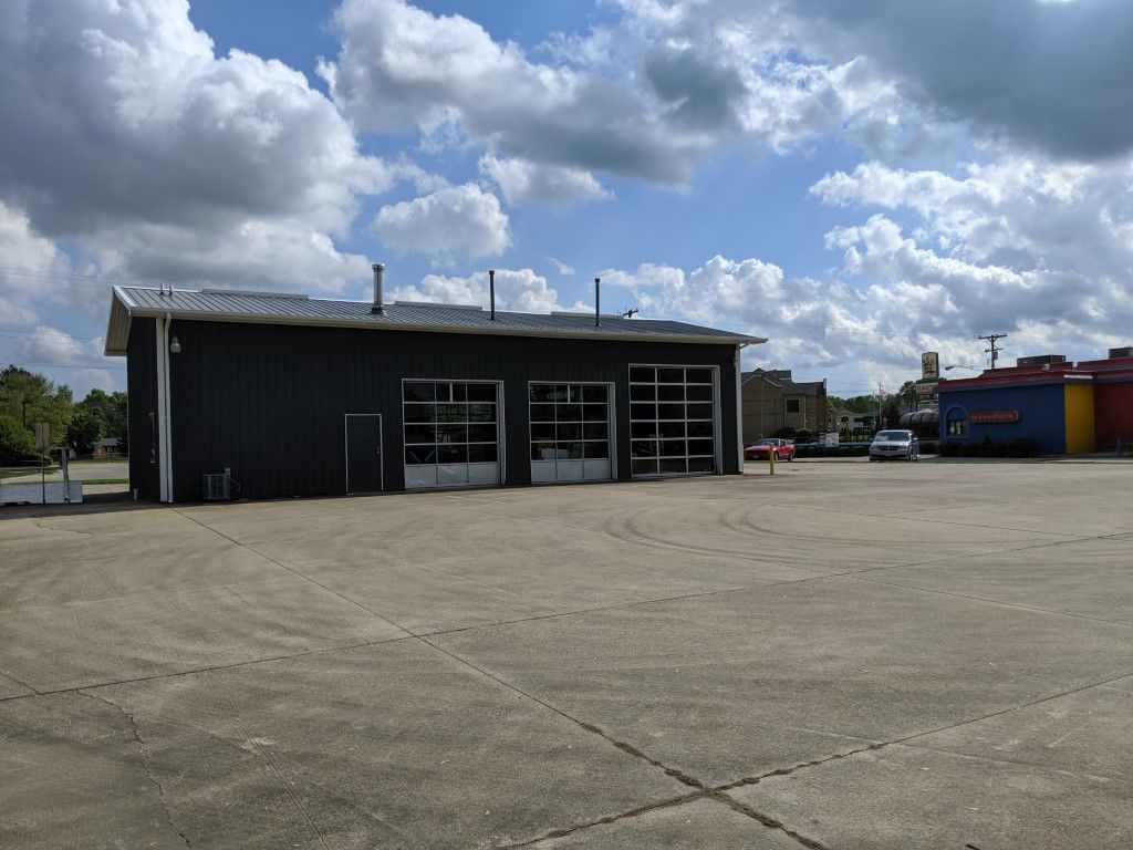 Former Jiffy Lube: 811 W Lincoln Ave, Charleston, IL 61920